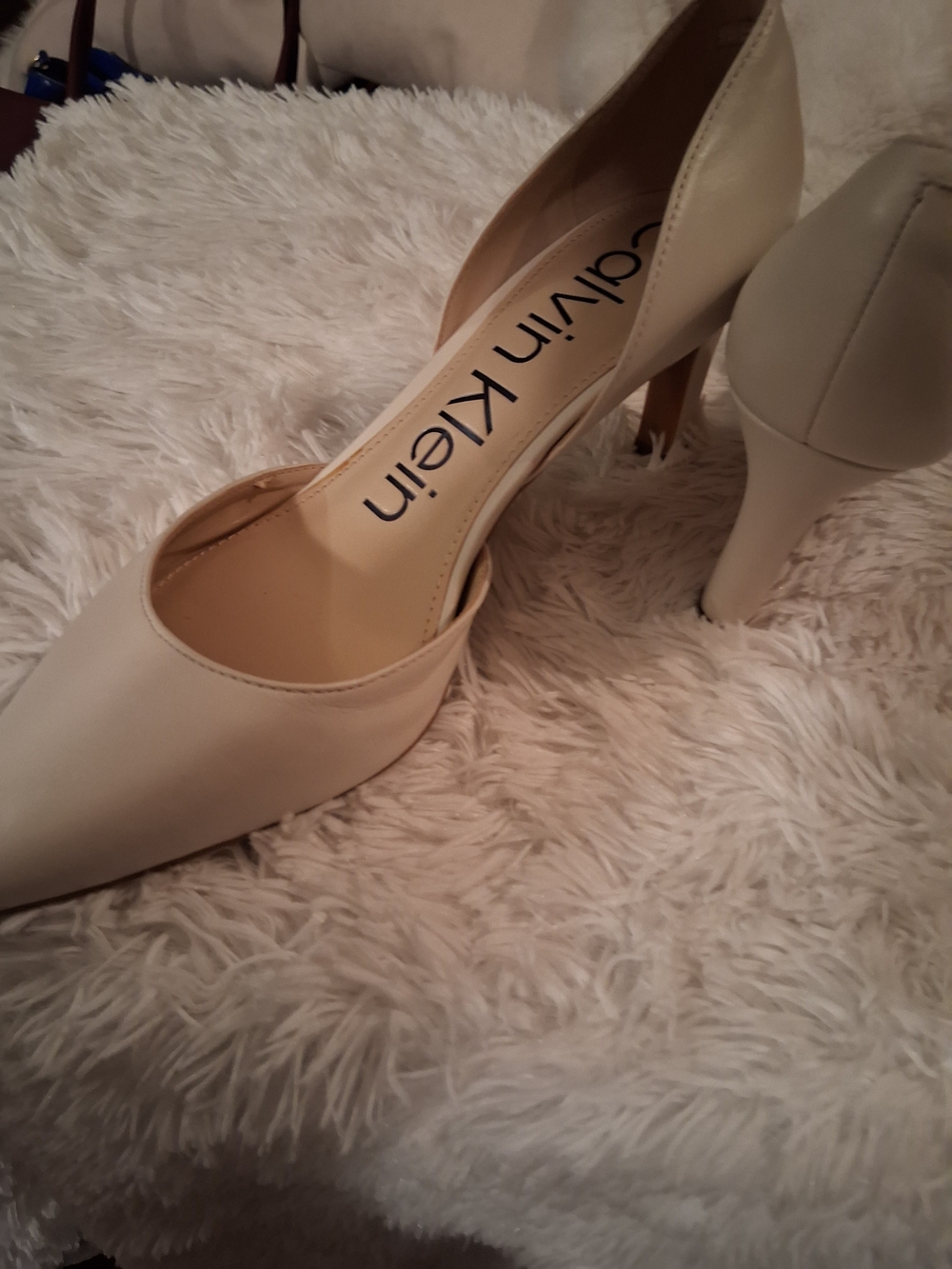 Calvin Klein Women's Cream Pointed-Toe Pumps with Mid Heel Lil Peeling Inside